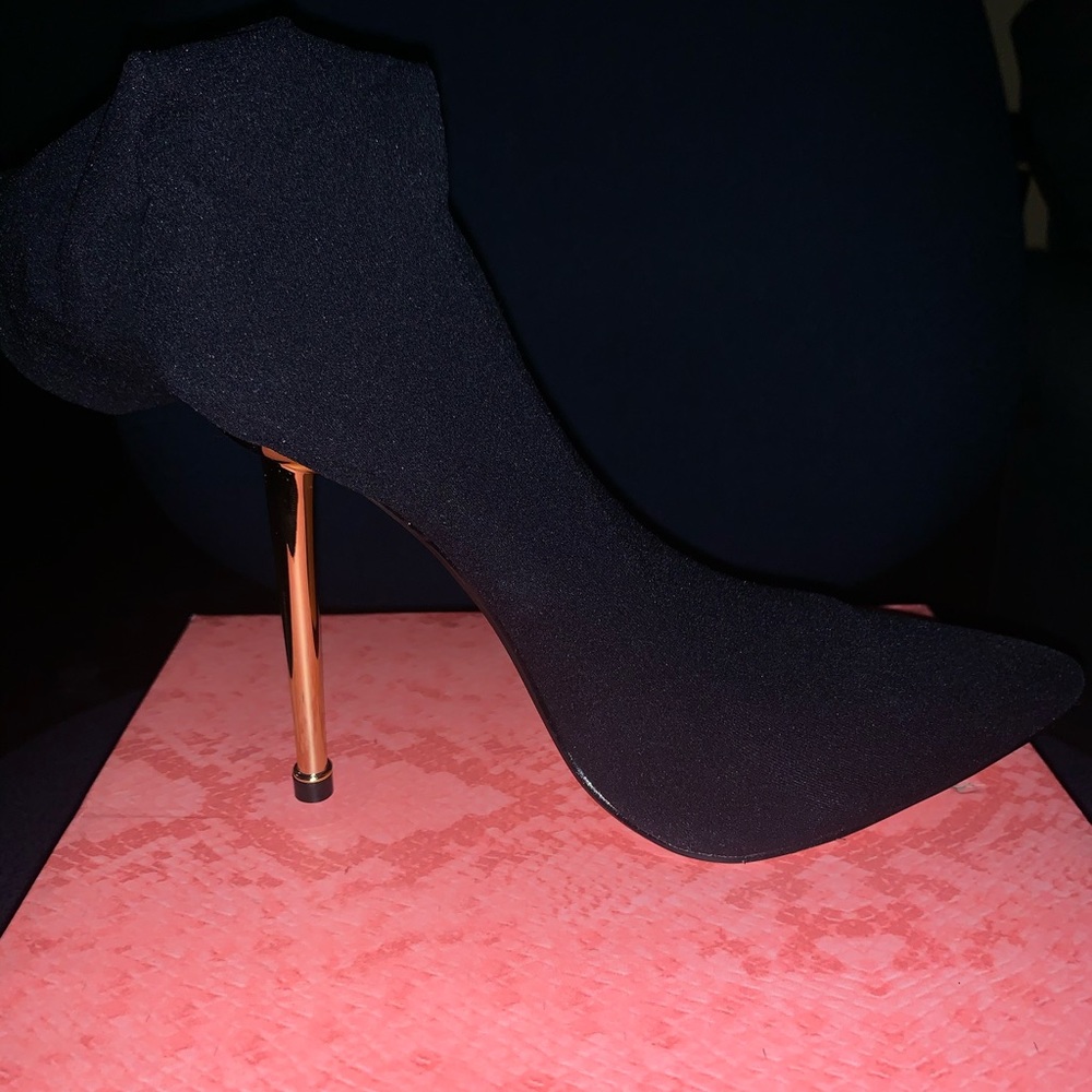 BRAND NEW sock ankle bootie with gold heel - Picture 2 of 6
